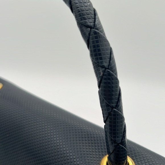 Bottega Veneta leather embossed top handle/crossbody handbag . Made in Italy - Picture 7 of 15